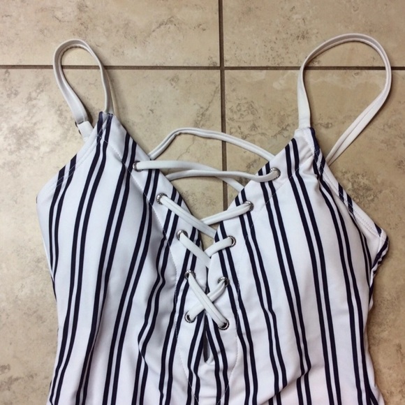 Nautica swimsuit Size M - Picture 5 of 5